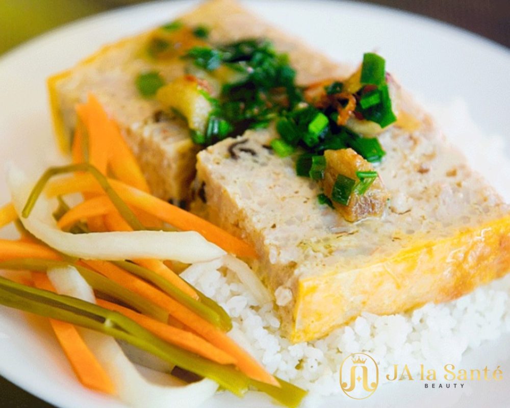 Cơm tấm chả thường sẽ ít calo hơn so với các loại cơm tấm khác